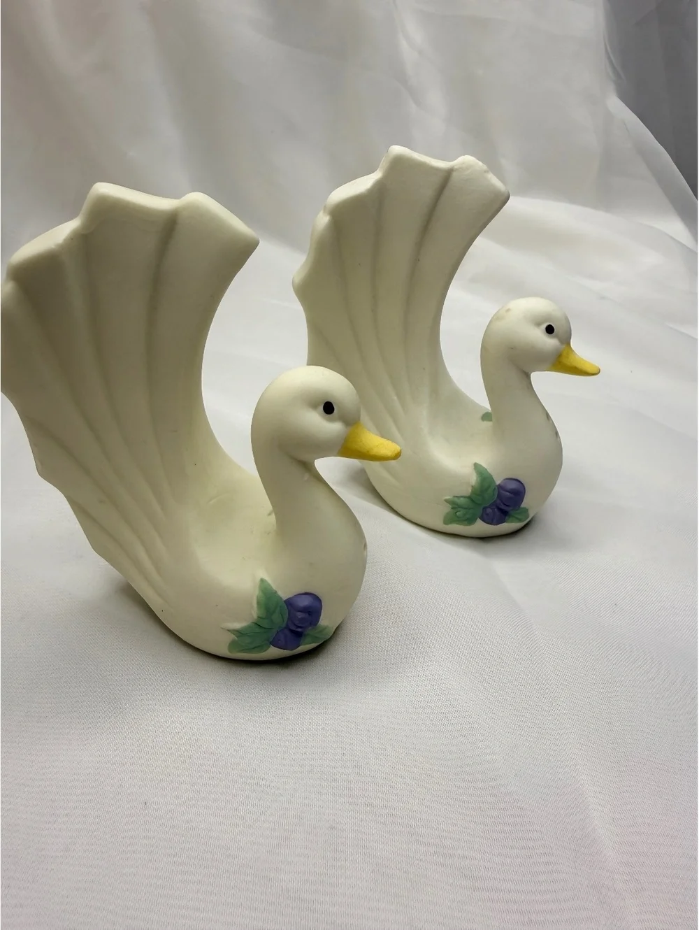 Swan Salt Pepper Shakers 1980’s Vintage Purple Roses Ribbon